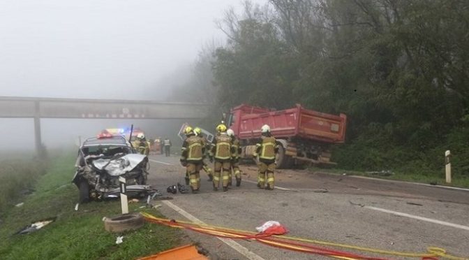 TEŠKA PROMETNA NESREĆA  NA CESTI KOD KRIŽANJA MOTOVUN – LIVADE